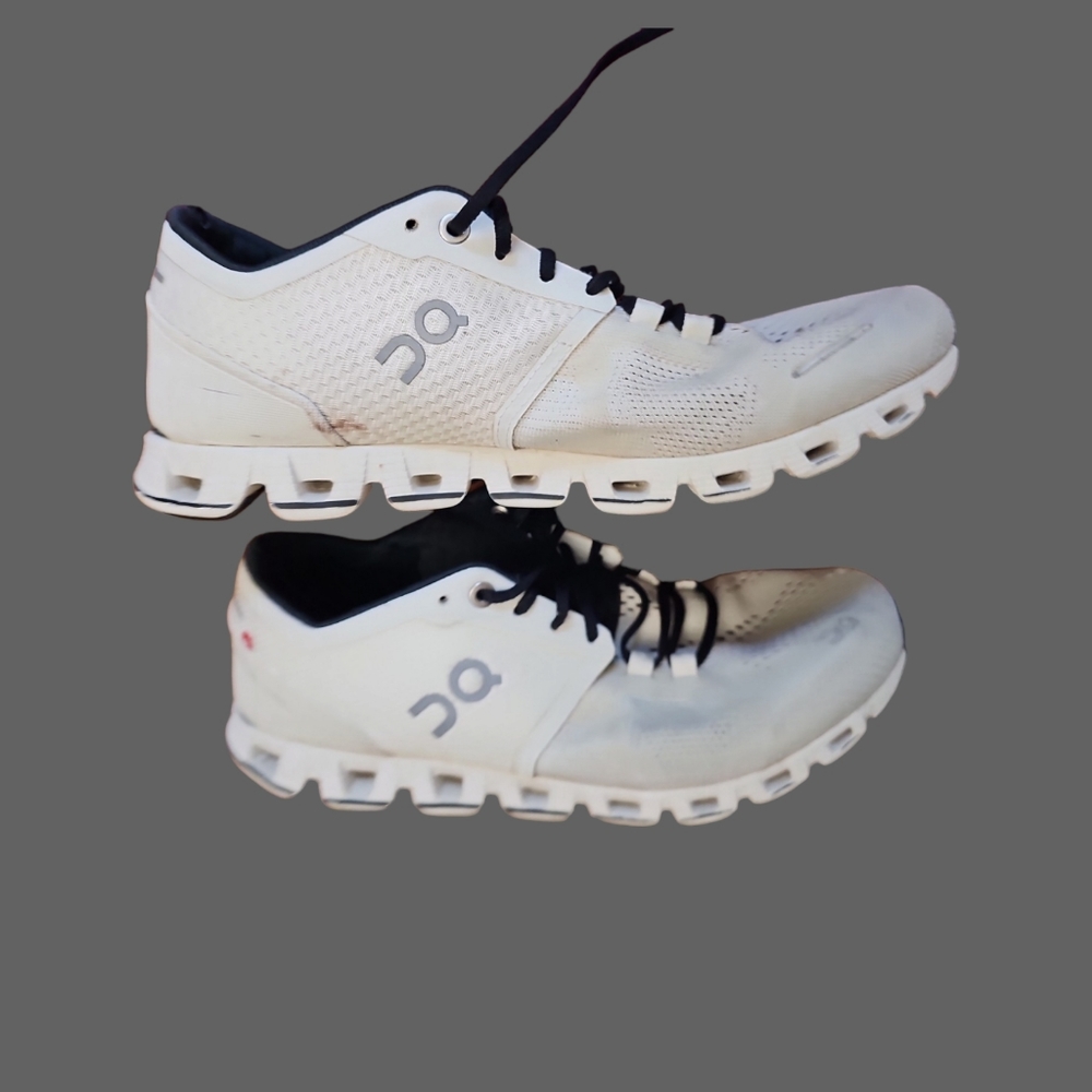 ON RUNNING SHOES - Picture 3 of 8